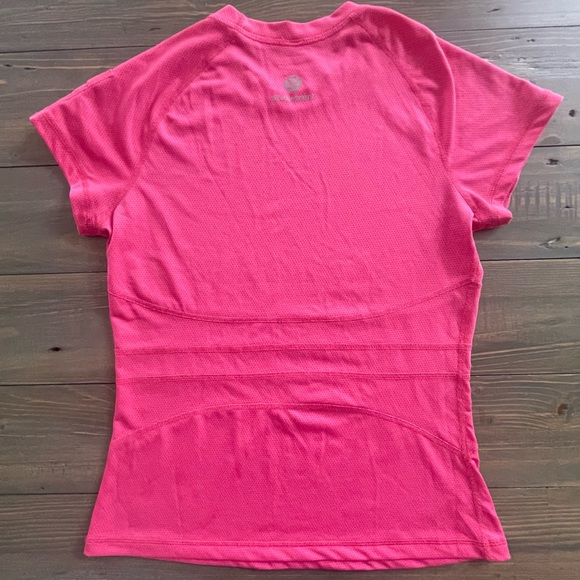Lululemon Silver Scent T-Shirt. Running, workout / exercise. Great condition! - Picture 2 of 5